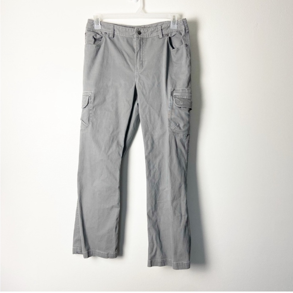 DULUTH • Women's Grey Hiking
Outdoor Cargo Straight Leg Pants Size